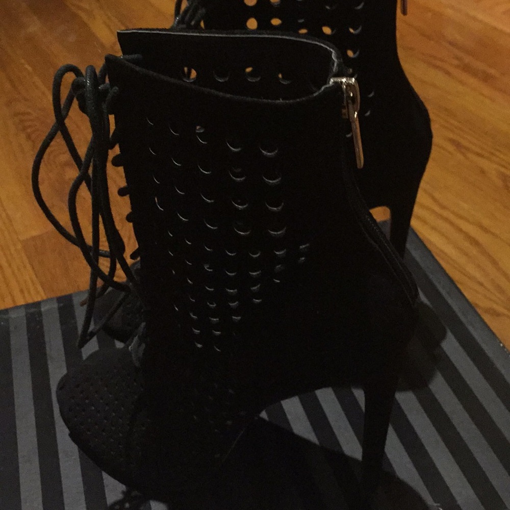 Black lace up Bootie - Picture 3 of 4